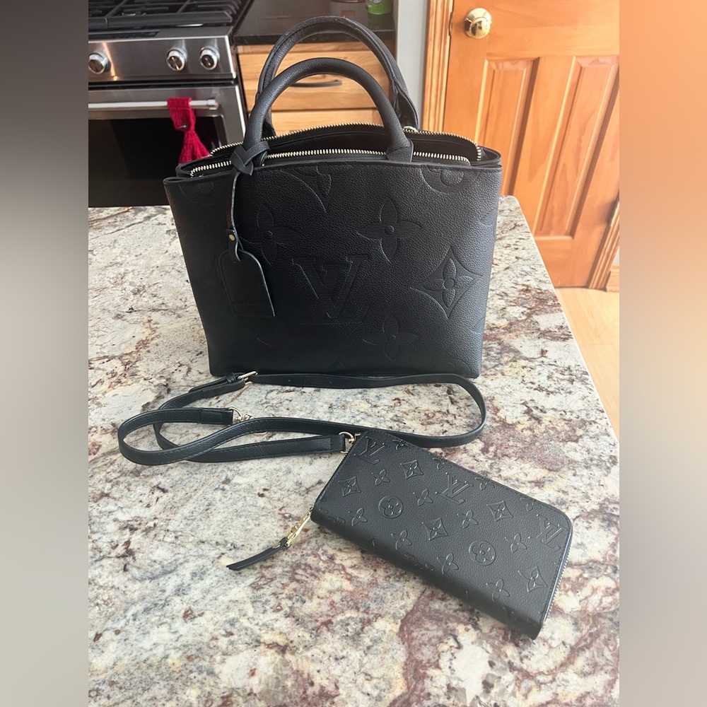 Purse and wallet faux